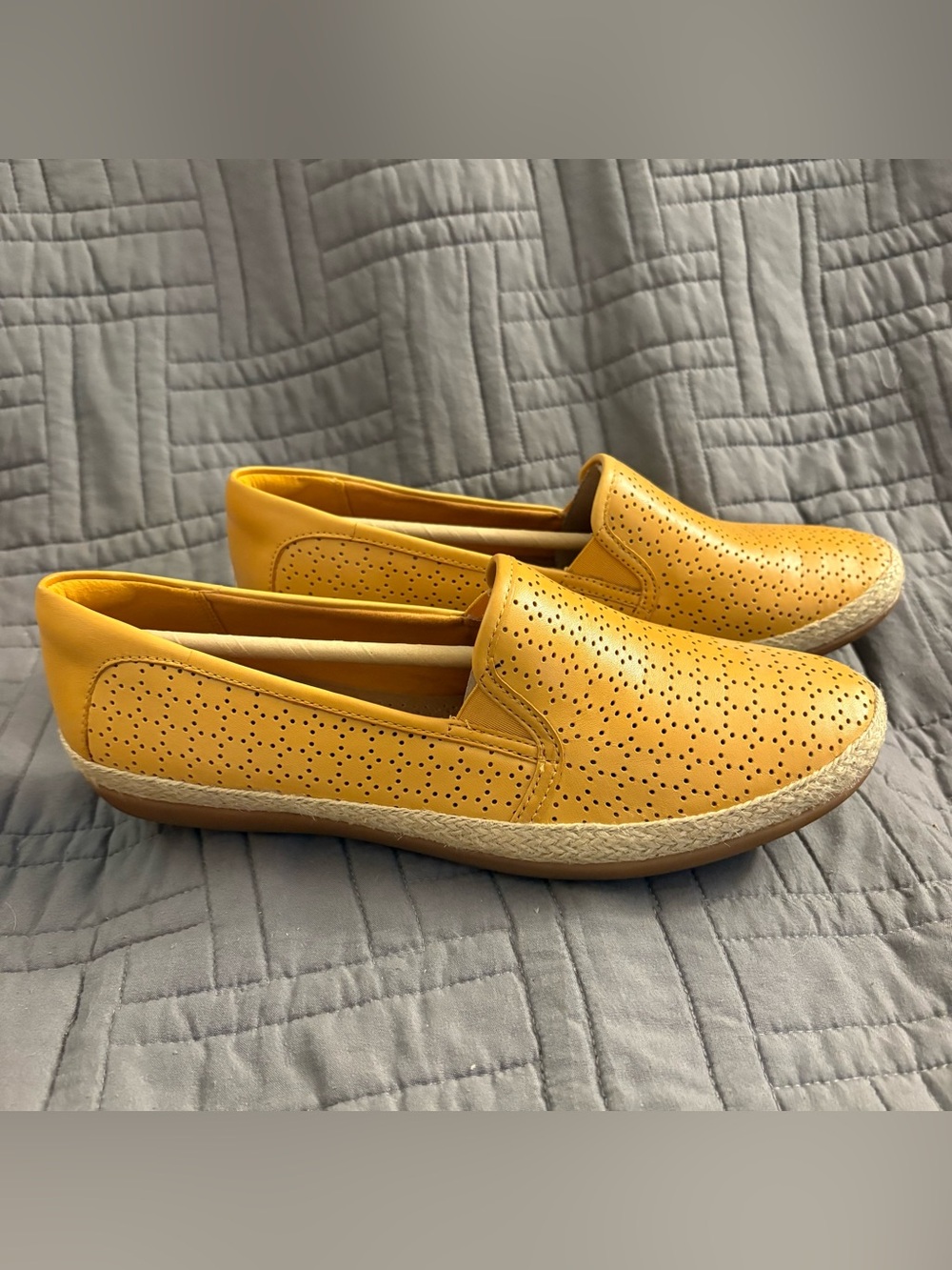 CLARKS Espadrille Flats 8.5 Yellow Perforated Loafers Danelly Molly